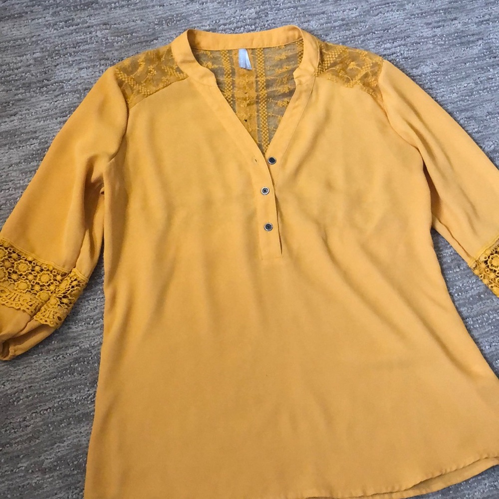 Woman’s mustard 3/4 sleeve